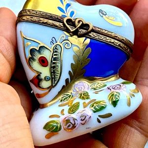 Limoges France Box Chamart Leaning Heart Flowers & Butterfly Peint